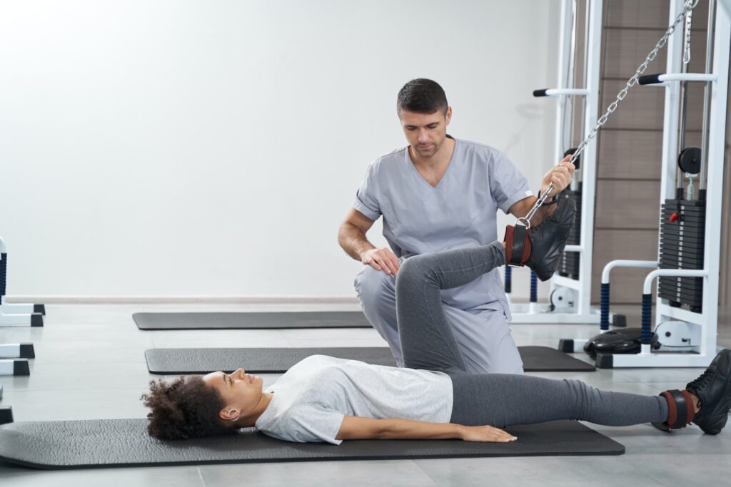 Lady doing leg exercise in the gym